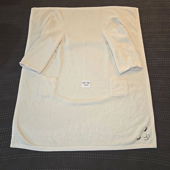 Lambie Wearable Blanket wSleeves 68x56in BathandBodyWorks Robe SOFT Fleece Cream - Picture 8 of 16